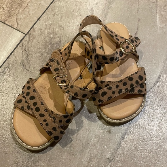 Sandals - Picture 3 of 4